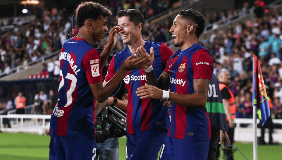 终极悬念待解！欧冠16强抽签前瞻：豪门宿敌狭路相逢，哈兰德或再遇姆巴佩，黑马能否逆袭？